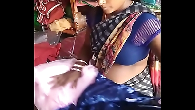 desi sexy black aunty in saree shop showing cleavage